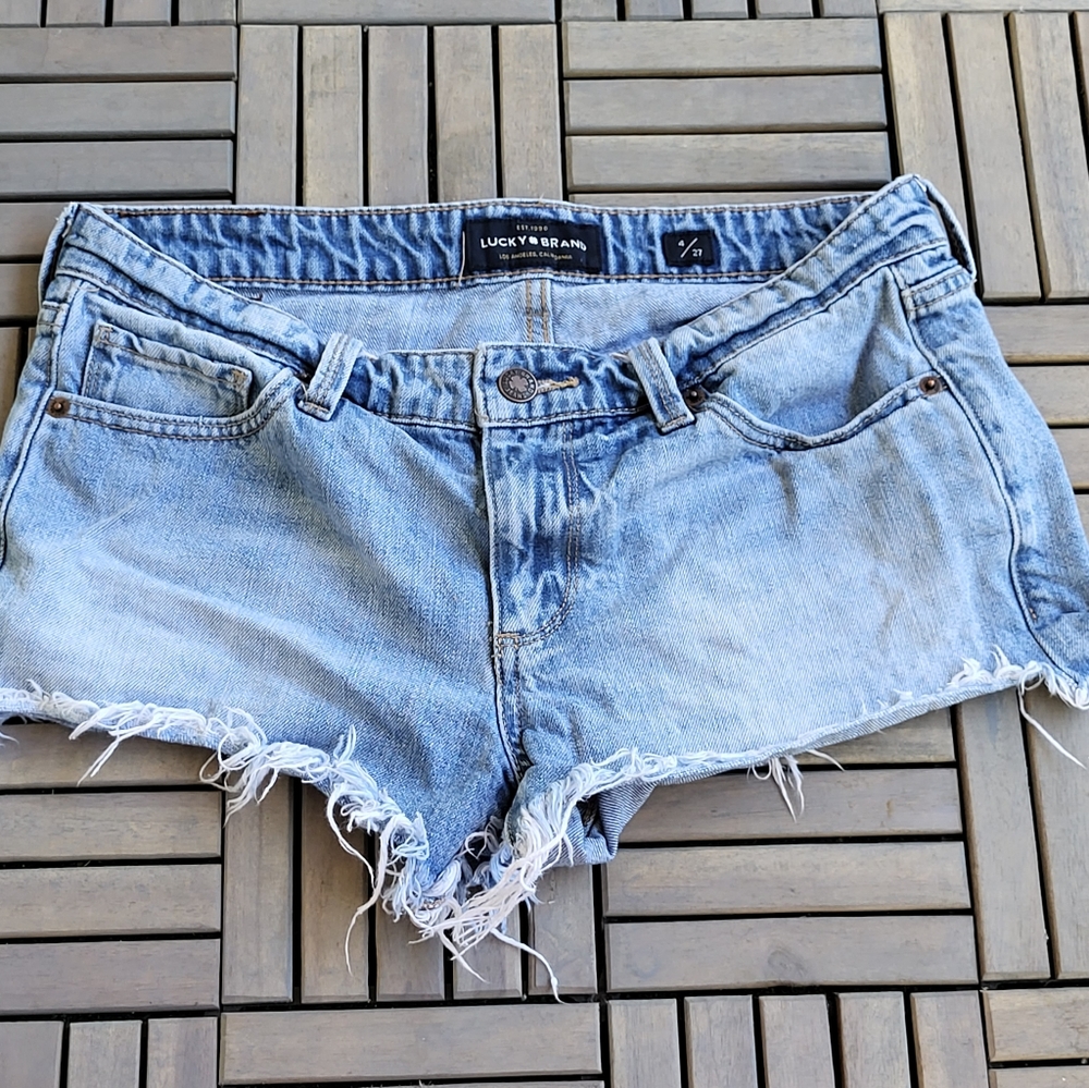 Denim booty shorts Light washed